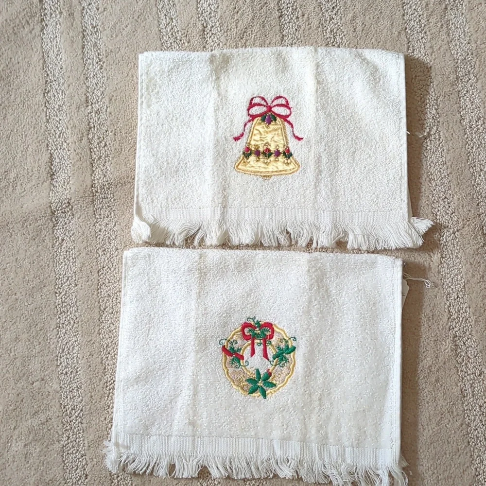 Embroidered Fingertip Holiday Hand Towels Set of 2